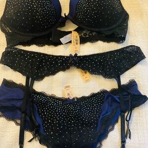 Dream Angels Push up with matching Garter. New with Tags.
Rhinestone accents